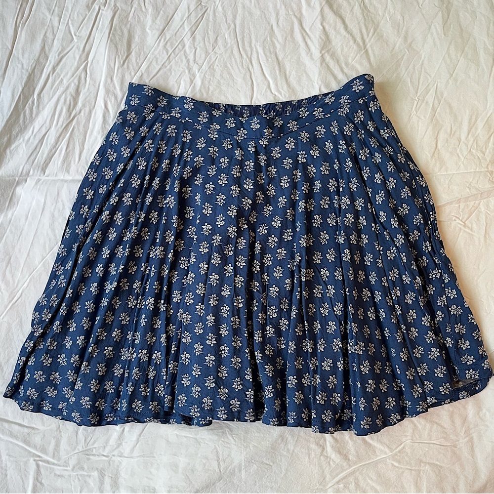 Navy blue Ralph Lauren skirt with white flowers; Size small